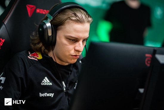 iQOO Z11系列发布在即 9020mAh电池与165Hz电竞屏引发期待